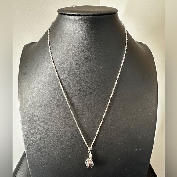 You get 2, 18kt GP, genuine black/white pearl earring and necklace double set!! - Picture 14 of 15